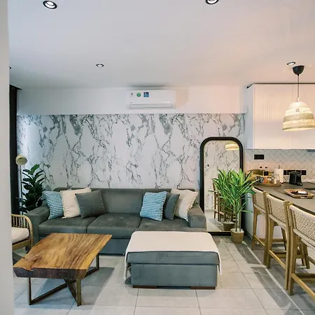 2bdr Amalfi Blue In Larnaca! - Mackenzie Area & Pet Friendly!