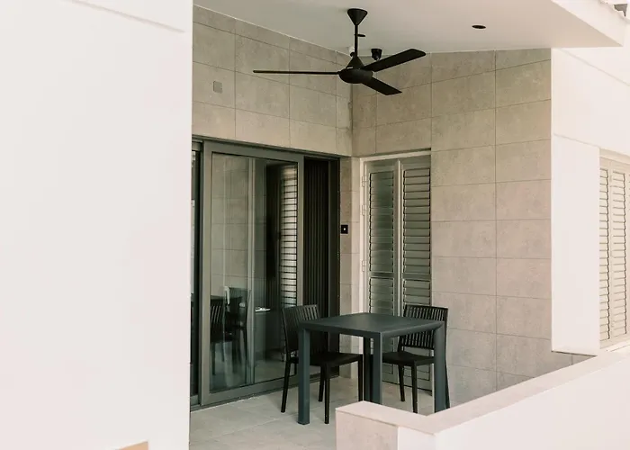 2bdr Amalfi Blue In Larnaca! - Mackenzie Area & Pet Friendly! Larnaca