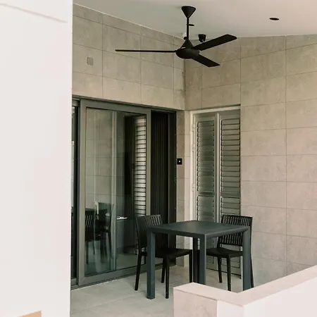 2bdr Amalfi Blue In Larnaca! - Mackenzie Area & Pet Friendly! Larnaca